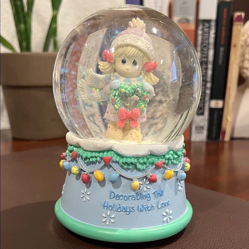 Precious Moments Deck the Halls Holiday Water Globe Christmas Music Box NWT